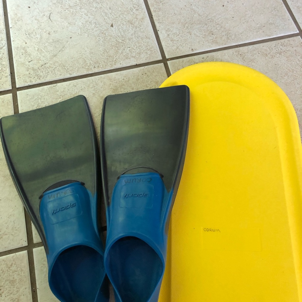 KICK BOARD AND SWIM FINS